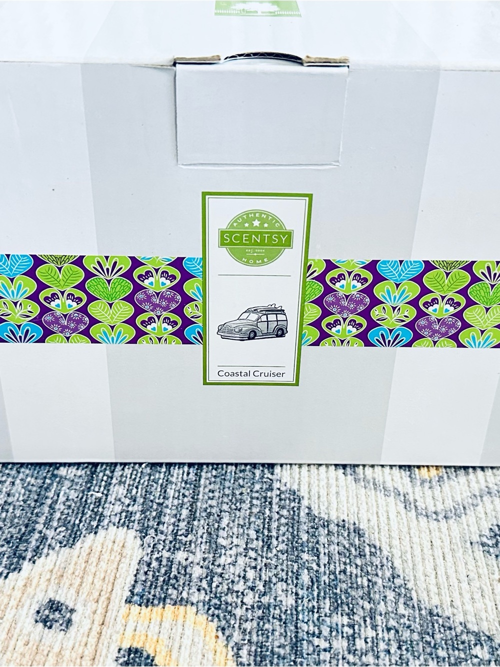 Scentsy Coastal Cruiser Wax Warmer Retired Vintage Woody Surf Car NIB - Picture 3 of 3